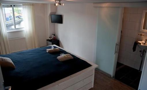 фото отеля Minties Floating Bed and Breakfast