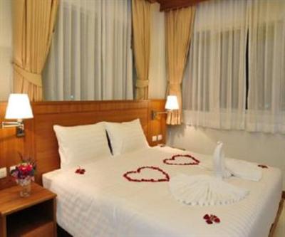 фото отеля Green Harbor Service Apartment Phuket