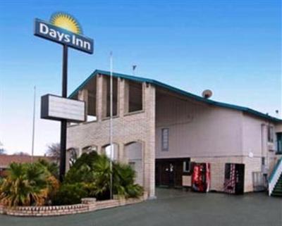 фото отеля Days Inn Kenedy