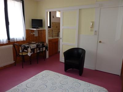 фото отеля Le Grillon Hotel-Residence