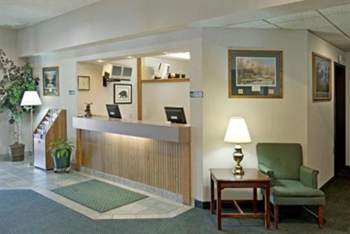 фото отеля Americas Best Value Inn - Tahquamenon Country