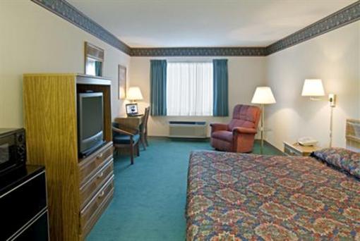 фото отеля Americas Best Value Inn - Tahquamenon Country