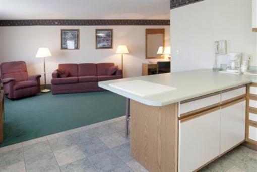 фото отеля Americas Best Value Inn - Tahquamenon Country