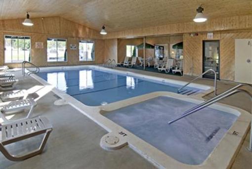 фото отеля Americas Best Value Inn - Tahquamenon Country