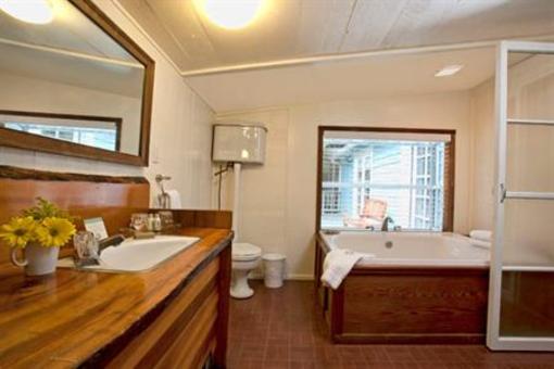 фото отеля Inn at Schoolhouse Creek