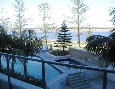 фото отеля Silvershore Apartments on the Broadwater