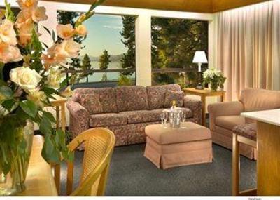фото отеля Inn by the Lake