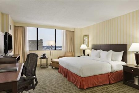 фото отеля Hilton Fort Wayne Convention Center