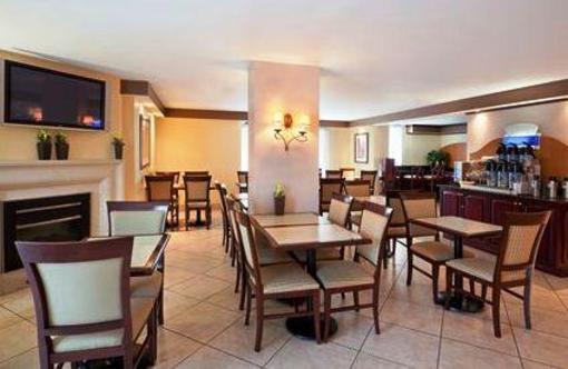 фото отеля Holiday Inn Express Montreal Centre-Ville