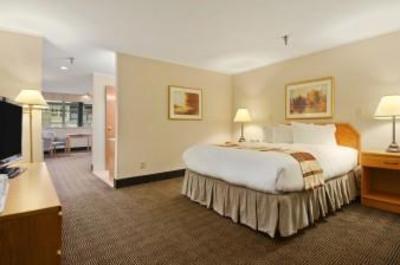 фото отеля Ramada Vancouver Exhibition Park