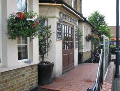 фото отеля Crouch Oak Bed and Breakfast Addlestone