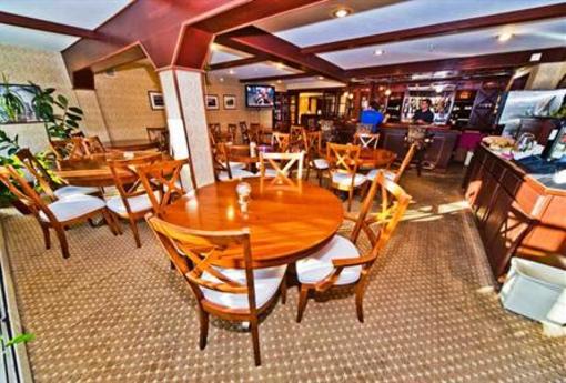 фото отеля King's Port Inn