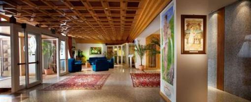 фото отеля Grand Hotel Rabbi