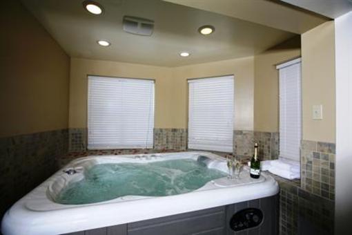 фото отеля Senate Luxury Suites