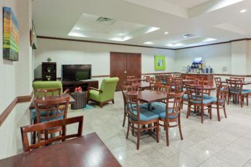 фото отеля Holiday Inn Express Lordstown Newton Falls Warren