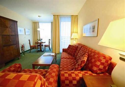 фото отеля Courtyard by Marriott Duesseldorf Hafen