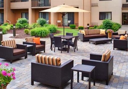 фото отеля Courtyard by Marriott Detroit Dearborn