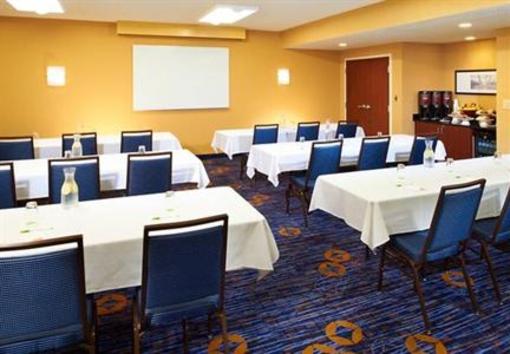фото отеля Courtyard by Marriott Detroit Dearborn