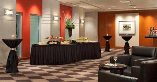 фото отеля Delta Vancouver Suites Hotel
