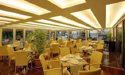 фото отеля Ambassador Plaza Hotel