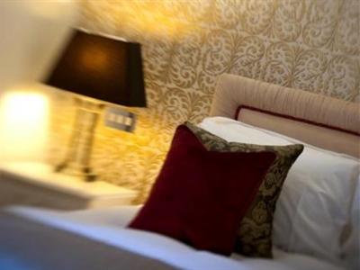 фото отеля Careys Manor Hotel & SenSpa