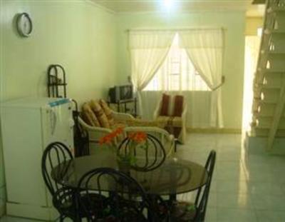 фото отеля JoMckayl Apartelle