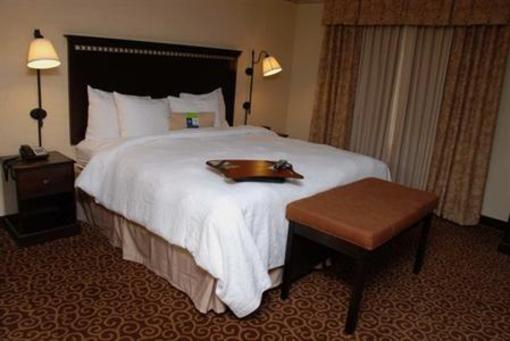 фото отеля Hampton Inn & Suites Staten Island
