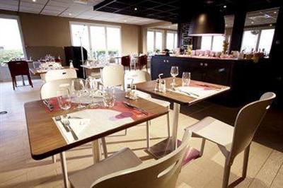 фото отеля Campanile Hotel Senlis