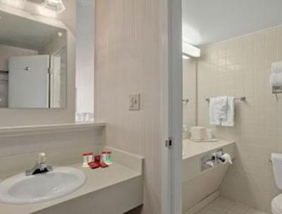 фото отеля Ramada Elyria