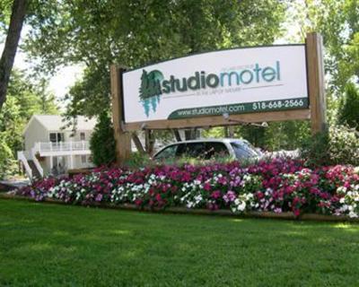 фото отеля Studio Motel Lake George