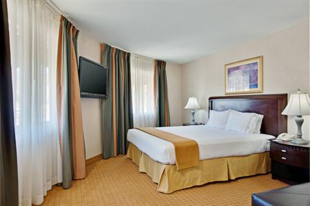 фото отеля Holiday Inn Express Hotel & Suites Pasadena-Colorado Blvd.