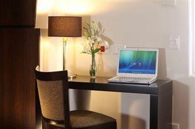 фото отеля Europlaza Hotel & Suites