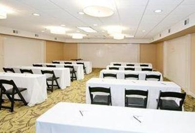 фото отеля BEST WESTERN PLUS Inn at the Peachtrees