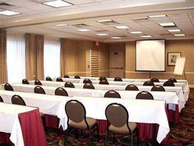 фото отеля Hilton Garden Inn Cincinnati Northeast