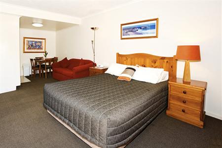 фото отеля BEST WESTERN Tudor Motor Inn