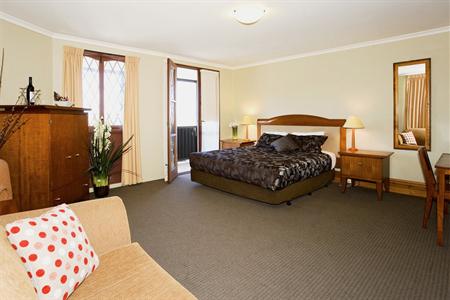 фото отеля BEST WESTERN Tudor Motor Inn