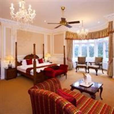 фото отеля Warren House Hotels London
