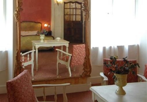фото отеля Le Manoir Hotel Mornas