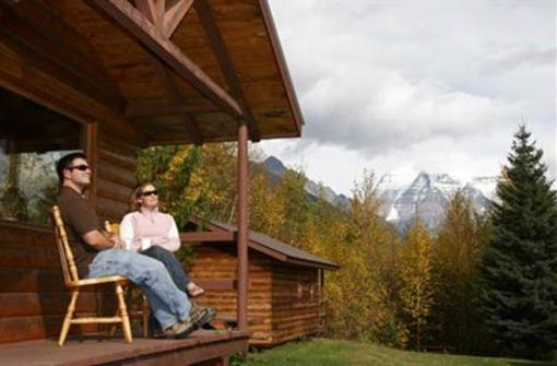 фото отеля Mount Robson Lodge & Robson Shadows Campground