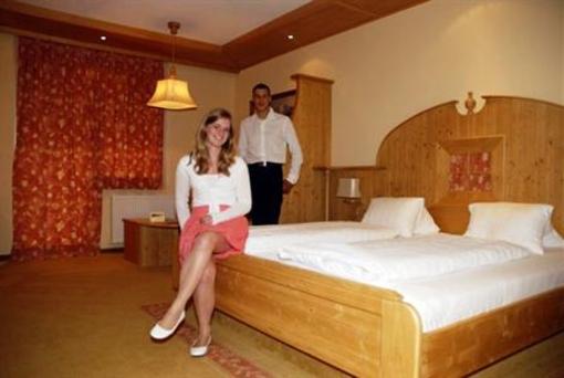 фото отеля Panoramahotel Larchenhof Heiligenblut