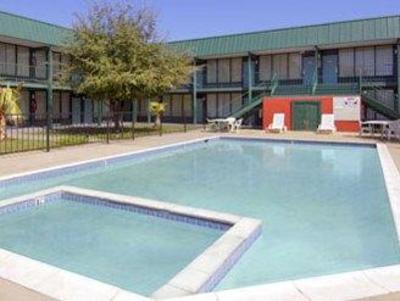 фото отеля Days Inn Fort Worth Burleson