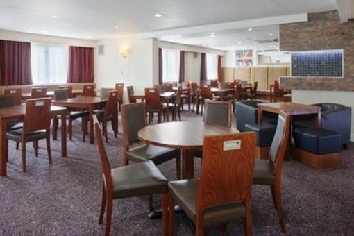 фото отеля Holiday Inn Express Gatwick-Crawley