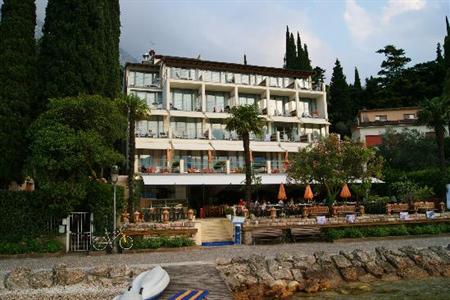фото отеля Beach Hotel Du Lac