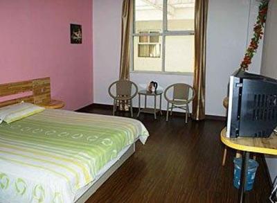 фото отеля Golden Lion 100 Supermarket Hotel