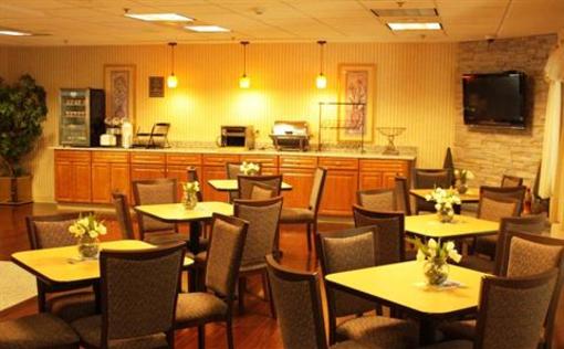 фото отеля Best Western Plus New England Inn & Suites