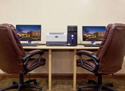 фото отеля Holiday Inn Express Hotel & Suites Howell