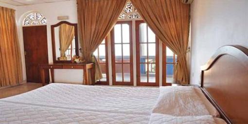 фото отеля The Reef Beach Hotel