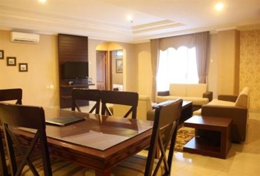 фото отеля Travellers Suites Hotel Sumatera Utara