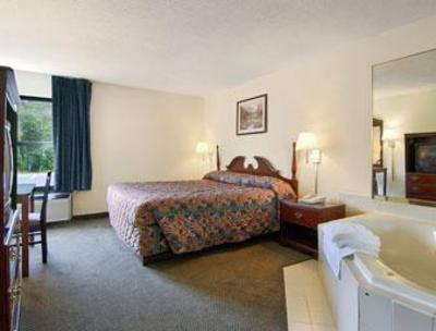 фото отеля Super 8 Claremont