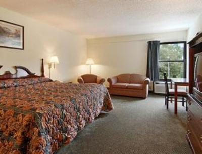 фото отеля Super 8 Claremont